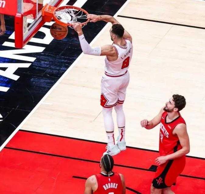 火箭首发变阵！29岁射手遭弃用，底薪大闸重回先发，效果立竿见影