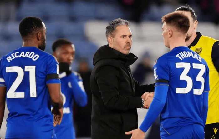 莱斯特城接近解雇西富恩特斯，周日将召开紧急会议