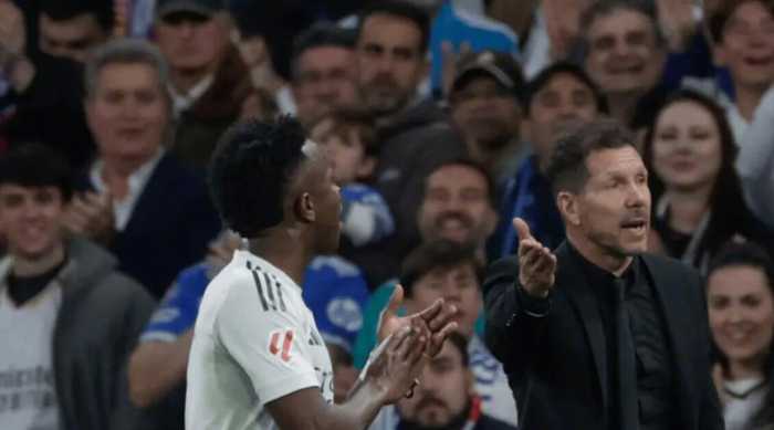 皇马3比2马竞，巴尔韦德铲倒巴埃纳染红引争议