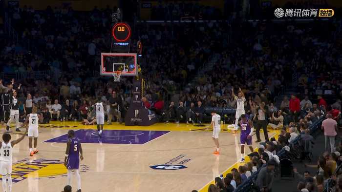 半场湖人61-59领先篮网